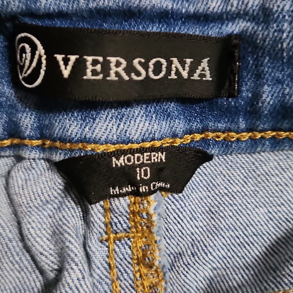 Versona Distressted Ankle Cropped Jeans Size 10 Inseam 25' - Picture 4 of 6